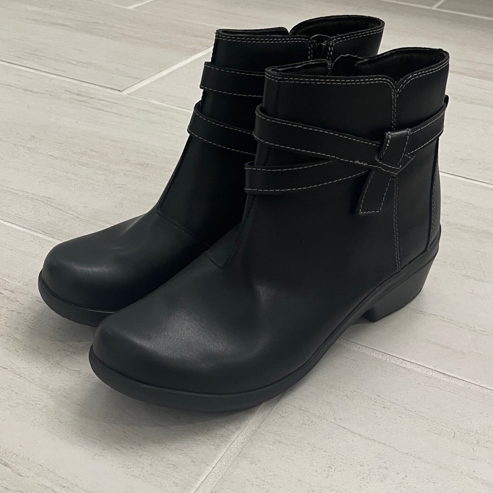 Clarks Black Ankle Booties size 11W